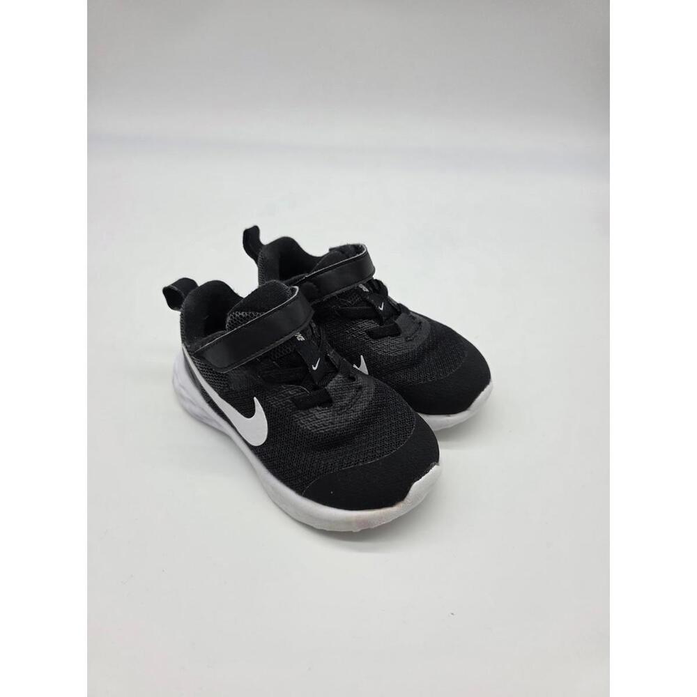Nike - EUC - Kids Size 7T - Revolution 5 Black and White Sneakers